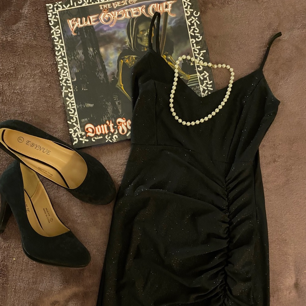 Elegant Black Spaghetti Strap Dress🌙